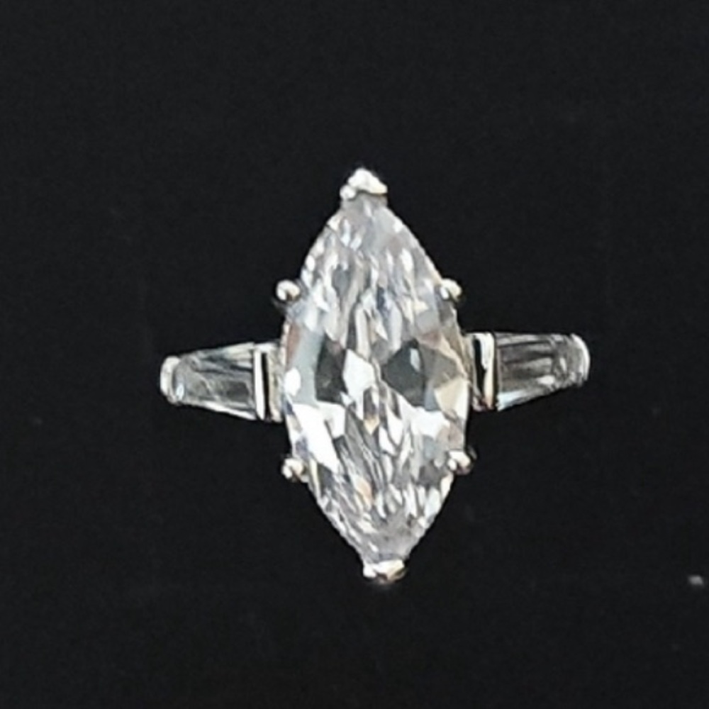 Elegant silver Marquis cut ring
